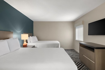 Suite, 2 Bedrooms (1 King Bed, 2 Double Beds)