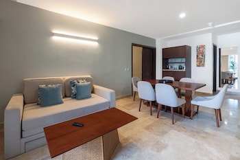 Family Room, Lagoon View