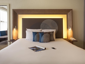 Superior Suite, 1 Queen Bed with Sofa bed