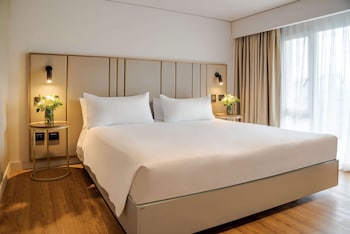 Junior Suite (Extra Bed 2 Adults + 1 Child)