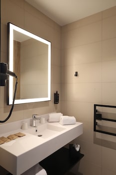 Classic Room, 2 Twin Beds, River View