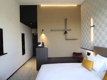 Classic Room, 1 King Bed, River View