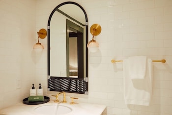 Studio Suite (Carriage House)
