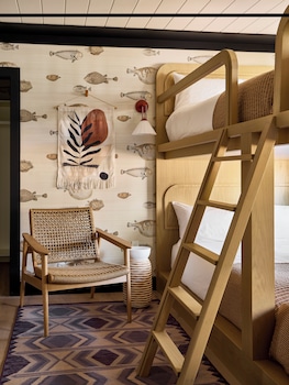 Suite, 2 Bedrooms (Court House Bunk)