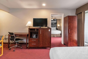 Suite, Multiple Beds, Non Smoking (No Pets)