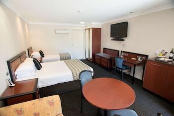 Deluxe Room, Multiple Beds, Non Smoking, Microwave (with Sofabed)