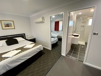 Executive Suite, Multiple Beds, Non Smoking, Kitchen (Full Kitchen)