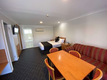 Executive Suite, Multiple Beds, Non Smoking, Microwave