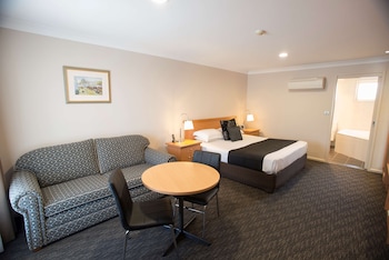 Superior Room, 1 King Bed, Non Smoking, Microwave