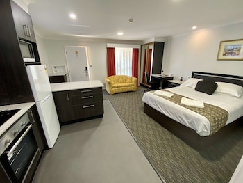 Executive Suite, Multiple Beds, Non Smoking, Kitchen (Full Kitchen)