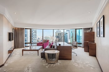 Suite, 1 King Bed (Diplomatic)