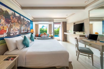 Deluxe Room, 1 King Bed, Pool Access