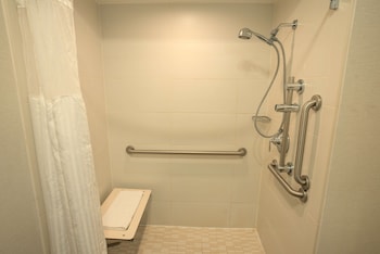 Lodge 2 Queen Beds Accessible
