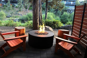 Room, 1 King Bed with Sofa bed, River View (Fire Pit)