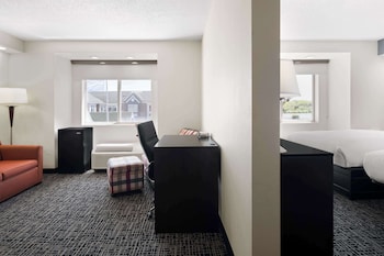 Suite, 2 Queen Beds, Non Smoking