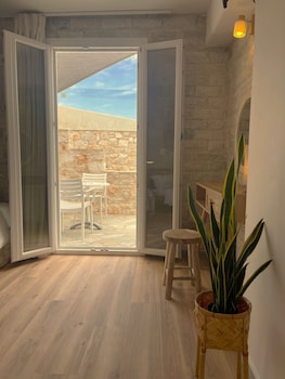 Studio (No View)