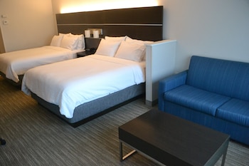 Suite, 2 Queen Beds (Pet Friendly)