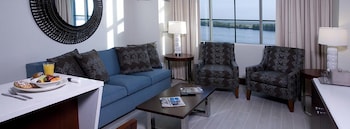 Suite, 1 King Bed, Smoking