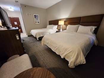 Room, 2 Queen Beds, Accessible (Roll-In Shower)