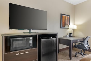 Standard Room, 2 Queen Beds, Non Smoking, Refrigerator