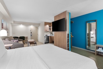 Studio, 1 King Bed with Sofa bed, Mobility Accessible, Kitchen