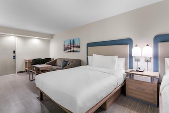 Studio Suite, Multiple Beds, Kitchen