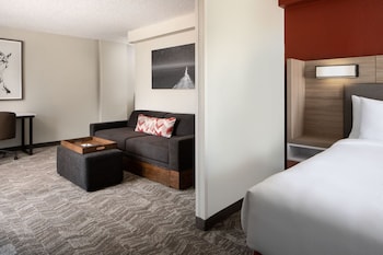Suite, 1 King Bed with Sofa bed, Corner