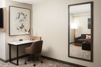 Suite, 1 King Bed with Sofa bed, Corner