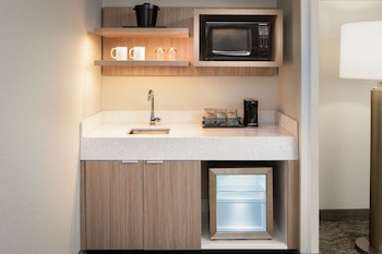 Suite, 1 King Bed with Sofa bed, Corner