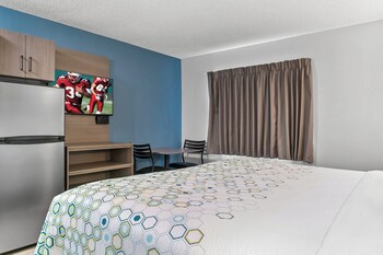 Studio, 1 King Bed, Non Smoking