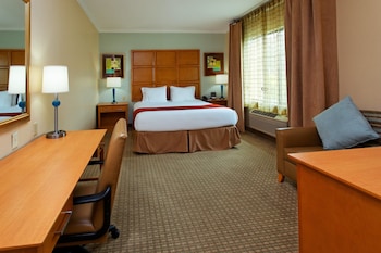 Suite, 1 King Bed, Accessible Bathtub (Mobility)
