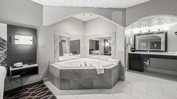 Deluxe Suite, 1 King Bed, Non Smoking