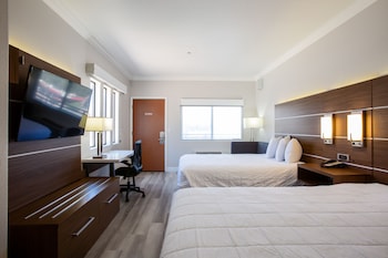 Cozy Queens Fireplace Getaway