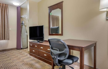 Studio Suite, 1 King Bed, Non Smoking, Refrigerator & Microwave