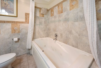Suite, 1 King Bed, Non Smoking, Jetted Tub (Spa Tub)