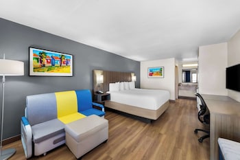 Standard Room, 1 King Bed, Non Smoking, Refrigerator & Microwave (with Sofabed)