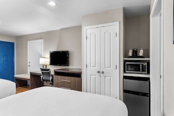 Standard Room, 2 Queen Beds, Accessible, Bathtub