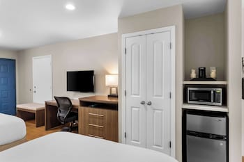 Standard Room, 2 Queen Beds, Non Smoking, Refrigerator & Microwave
