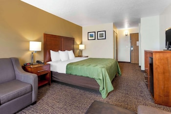 Suite, 1 Queen Bed with Sofa bed, Non Smoking (Upgrade)