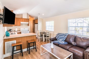 Premium Cottage, 2 Bedrooms (Pets Allowed, Linens Include)