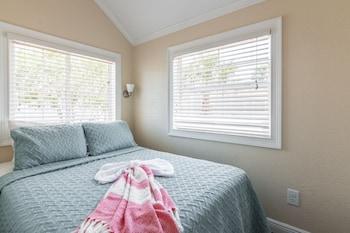 Premium Cottage, 2 Bedrooms (Pets Allowed, Linens Include)