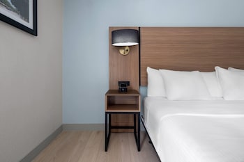 Deluxe Room, 1 King Bed, Accessible, Non Smoking