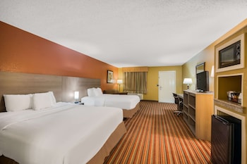 Standard Room, 2 Queen Beds, Non Smoking, Refrigerator & Microwave (with Sofabed)