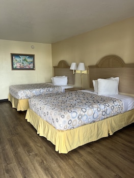 2 Queen Beds, Non-Smoking, Refrigerator, Microwave