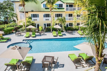 Poolside Room - 2 Double Beds