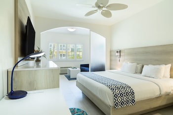 Poolside Room - 1 King Bed