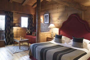 Bedroom with Lounge Area