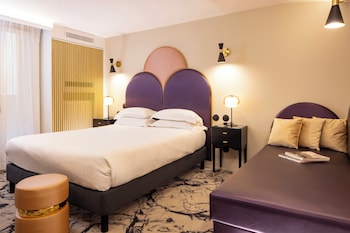 2 Adjacent Rooms