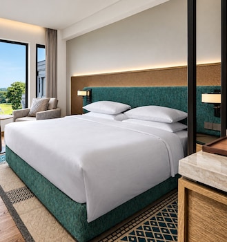 Premier Room, 1 King Bed, Balcony, Golf View