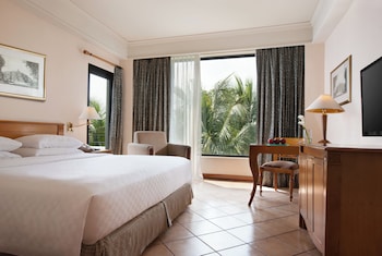 Deluxe Room, 1 King Bed (with Balcony/Terrace)